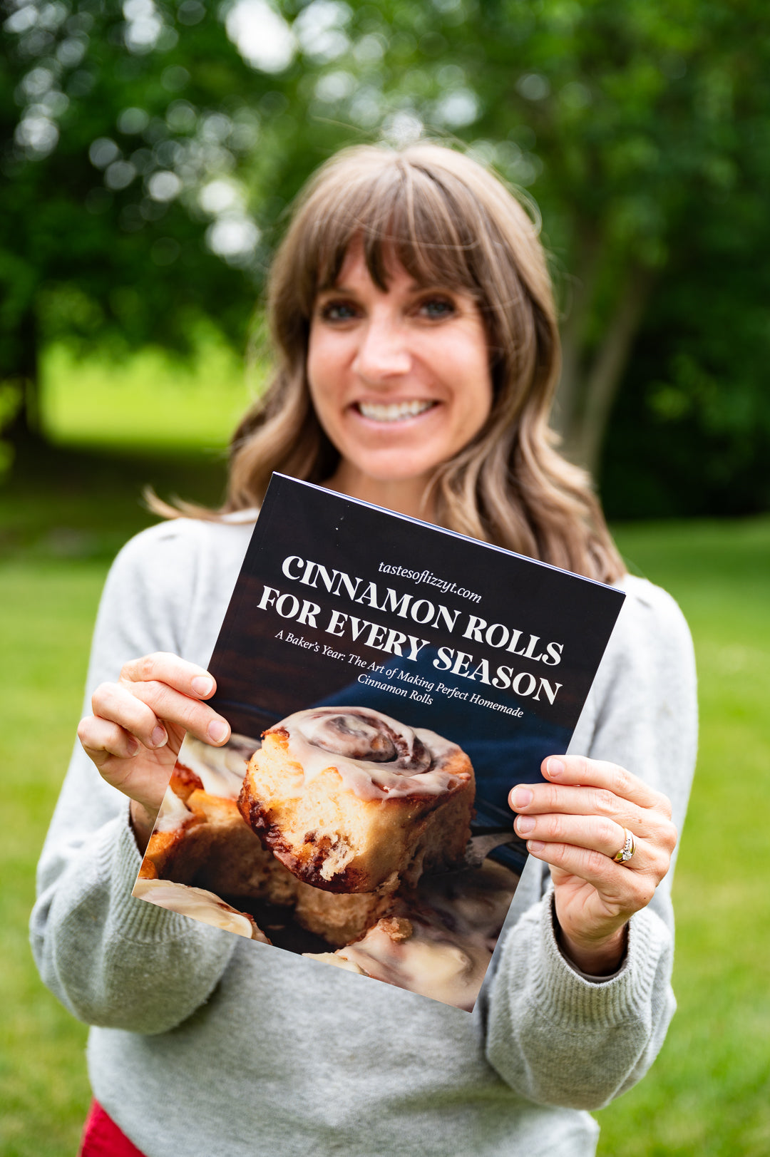Cinnamon Roll Cookbook (Physical Copy)