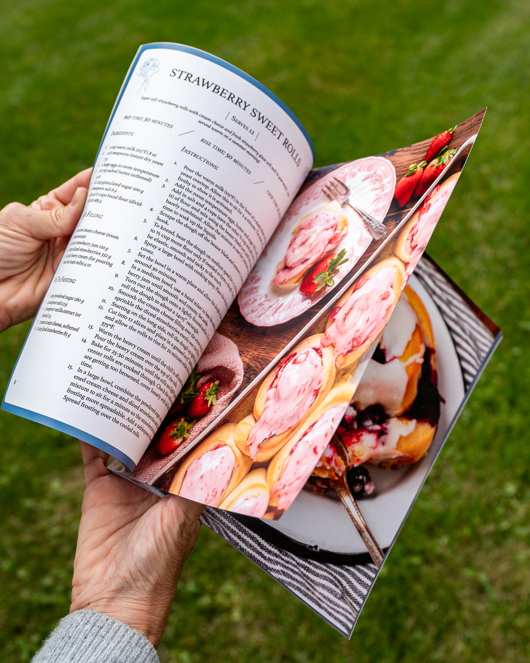 Cinnamon Roll Cookbook (Physical Copy)